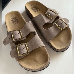 New Faded glory Suede sandals leather Taupe with Gold Buckles Size 9 Vintage Y2K